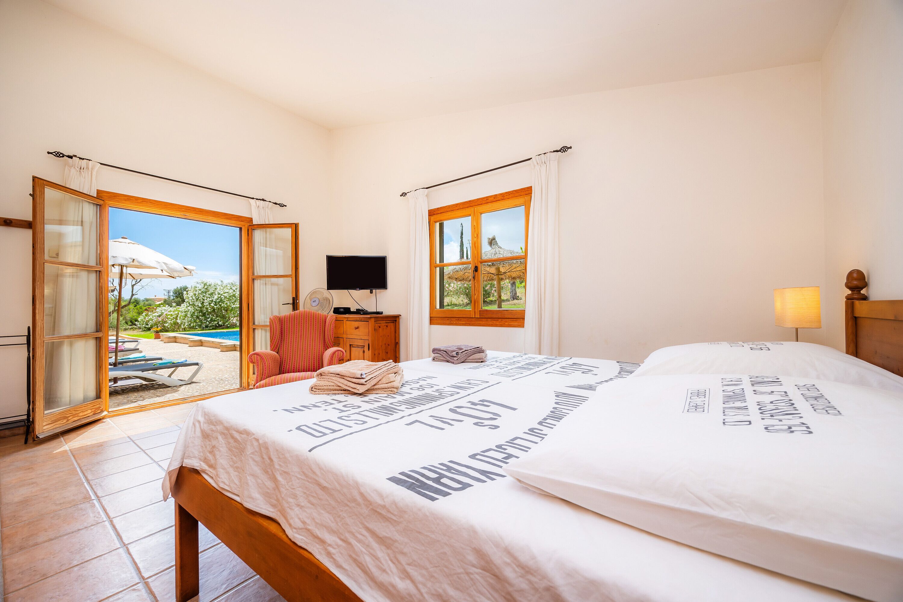 4 slaapkamers, een strijkplank/strijkijzer, gratis wifi, beddengoed