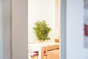 Dining - Apartment 'Gravedona Lake' with Mountain View, Private Terrace and Wi-Fi (San Gregorio)