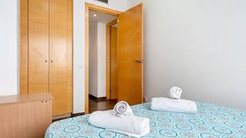 2 slaapkamers, een strijkplank/strijkijzer, gratis wifi, beddengoed