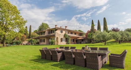Villa 'Minerva' mit Seeblick, WLAN und Klimaanlage