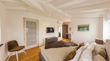 9 camere, ferro/asse da stiro, Wi-Fi gratuito