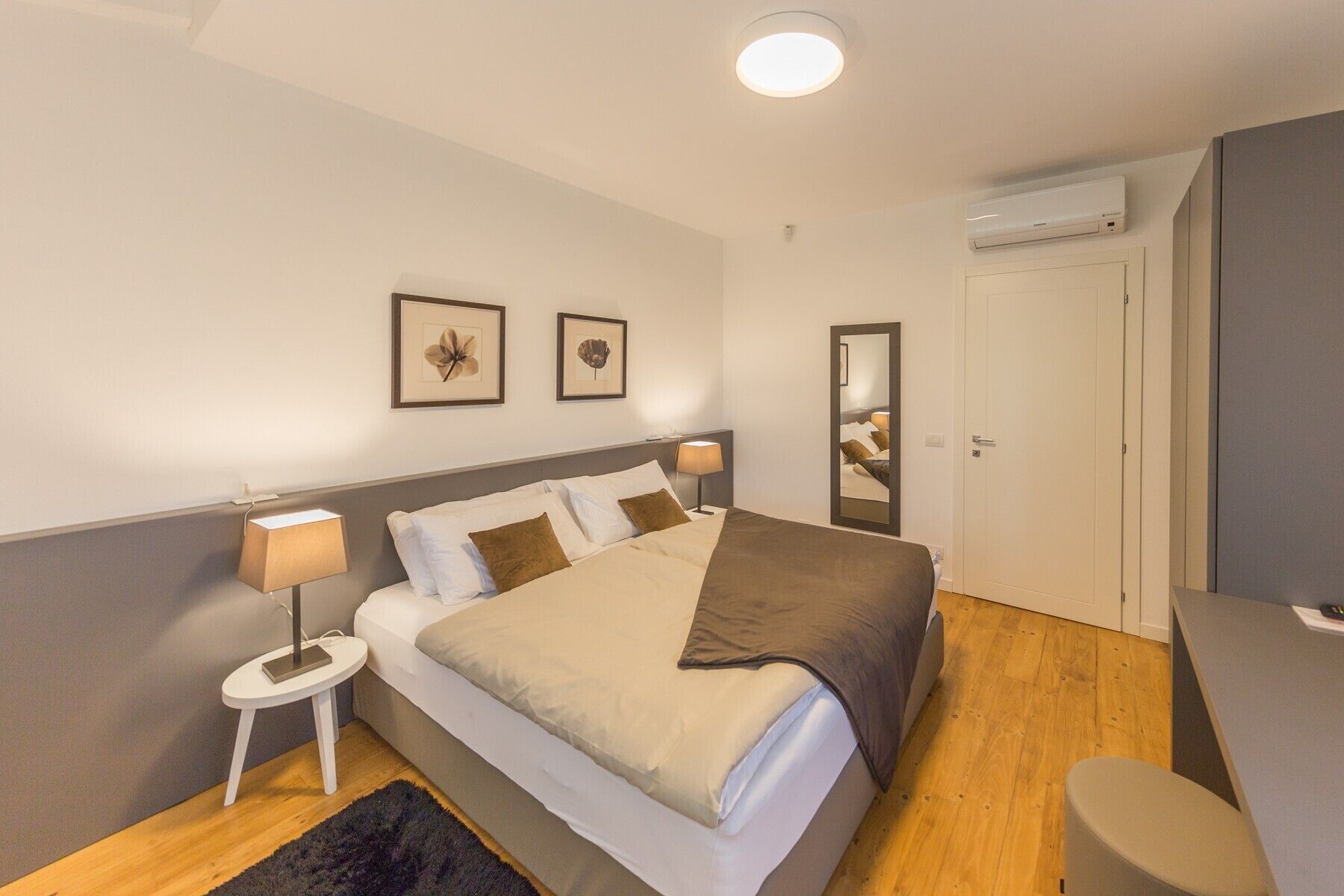 9 Schlafzimmer, Bügeleisen/Bügelbrett, kostenloses WLAN