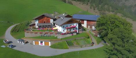 المنشأة من الخارج