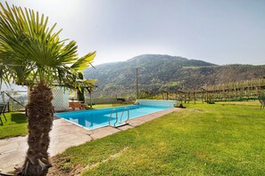 Pool - Farmhouse 'Fröhlichhof Apfelblüte' with Mountain View, Shared Pool and Wi-Fi (Algund)