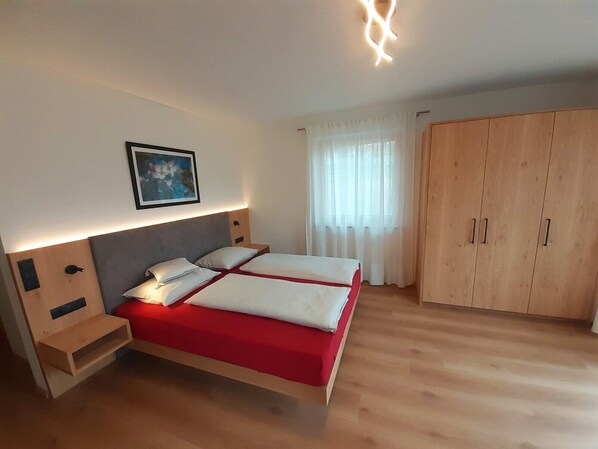 1 bedroom, free WiFi, bed sheets - Farmhouse 'Fröhlichhof Apfelblüte' with Mountain View, Shared Pool and Wi-Fi (Algund)