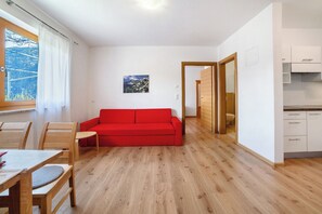Fernseher, Tischtennisplatte