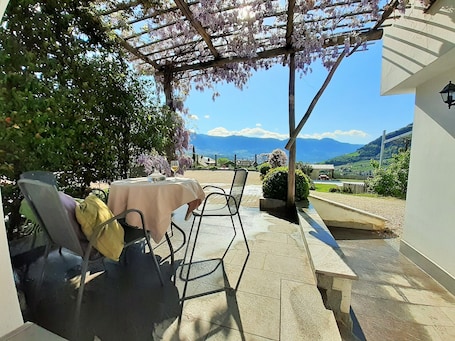Outdoor dining. Farmhouse 'Fröhlichhof Pergola' with Mountain View, Shared Pool and Wi-Fi