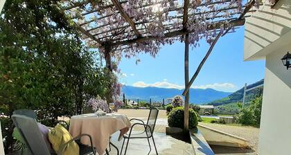 Farmhouse 'Fröhlichhof Pergola' with Mountain View, Shared Pool and Wi-Fi