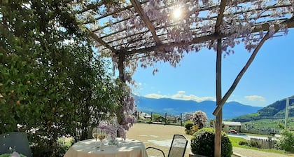 Bauernhaus 'Fröhlichhof Pergola' mit Bergblick, Gemeinschaftspool und WLAN