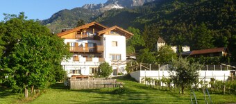 Ferme 'Fröhlichhof Pink Lady' avec vue sur les montagnes, piscine partagée et Wi-Fi