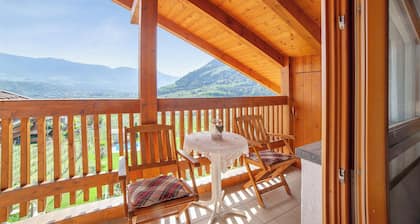 Ferme 'Fröhlichhof Wohnung Panorama' avec vue sur les montagnes, piscine partagée et Wi-Fi