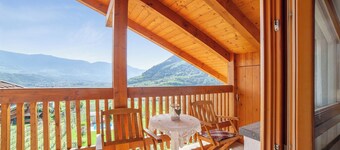 Farmhouse 'Fröhlichhof Wohnung Panorama' with Mountain View, Shared Pool and Wi-Fi