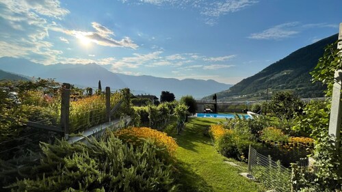 Farmhouse 'Fröhlichhof Wohnung Panorama' with Mountain View, Shared Pool and Wi-Fi