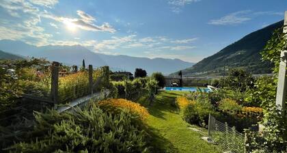 Farmhouse 'Fröhlichhof Wohnung Panorama' with Mountain View, Shared Pool and Wi-Fi