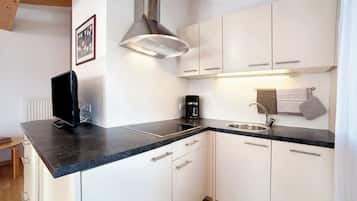 Fridge, stovetop, dishwasher, coffee/tea maker