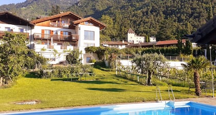 Bauernhaus 'Fröhlichhof Wohnung Panorama' mit Bergblick, Gemeinschaftspool und WLAN