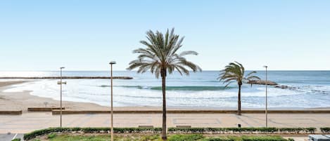 Una spiaggia nelle vicinanze