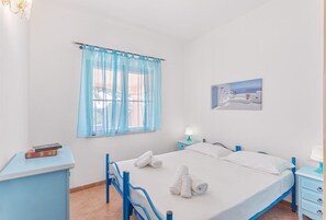 3 habitaciones, tabla de planchar con plancha, wifi y ropa de cama 