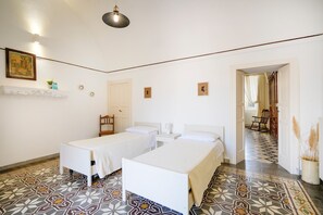 2 chambres, fer et planche à repasser, Wi-Fi gratuit, draps fournis