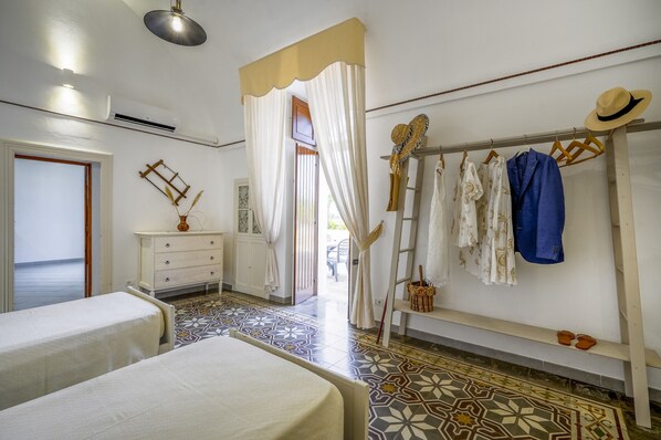 2 chambres, fer et planche à repasser, Wi-Fi gratuit, draps fournis