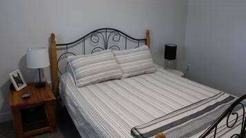 1 chambre, fer et planche Ă repasser, Wi-Fi gratuit, draps fournis