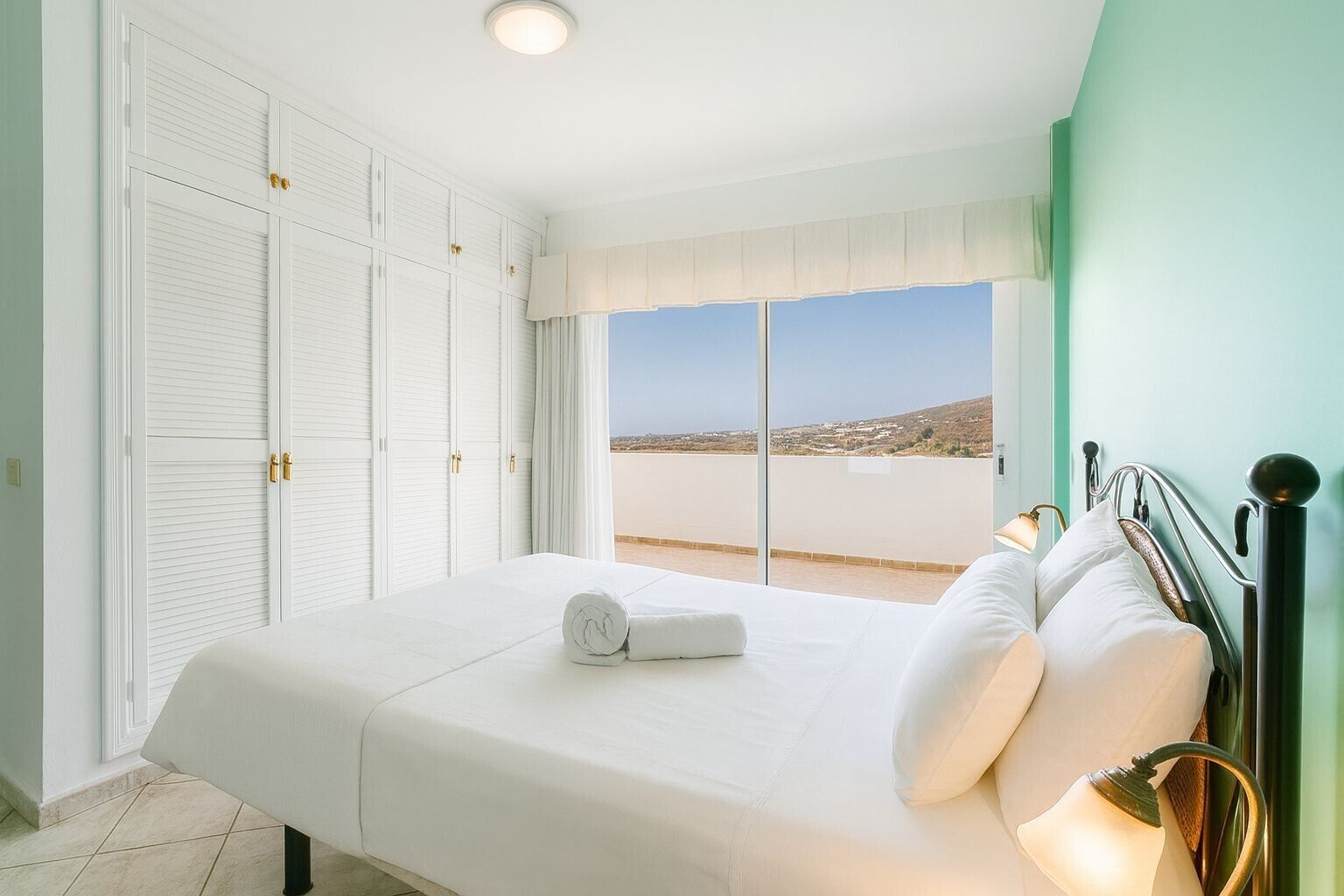 2 dormitorios, tabla de planchar con plancha, wifi gratis y ropa de cama