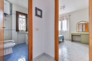 Shower - Apartment 'Jolanda' with Private Terrace (Marina di Campo)