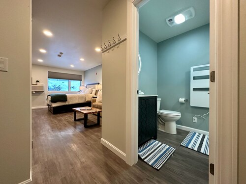 The Suites: Next Door - Studio at Killington Resort on the Bus Route. Discounted Ski Rentals. 531