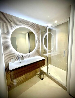 Een douche, een haardroger