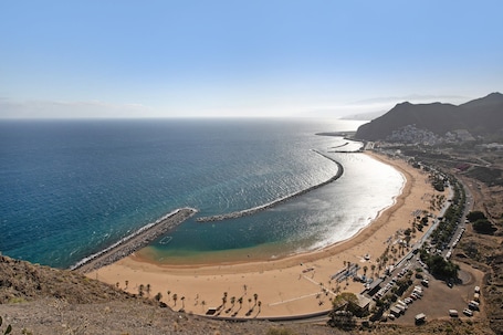Beach nearby. Vacation Apartment 'Las Teresitas Beach' with Mountain View, Balcony and Wi-Fi