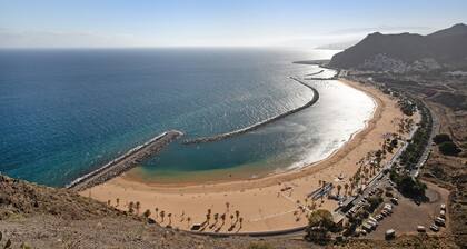 Vacation Apartment 'Las Teresitas Beach' with Mountain View, Balcony and Wi-Fi