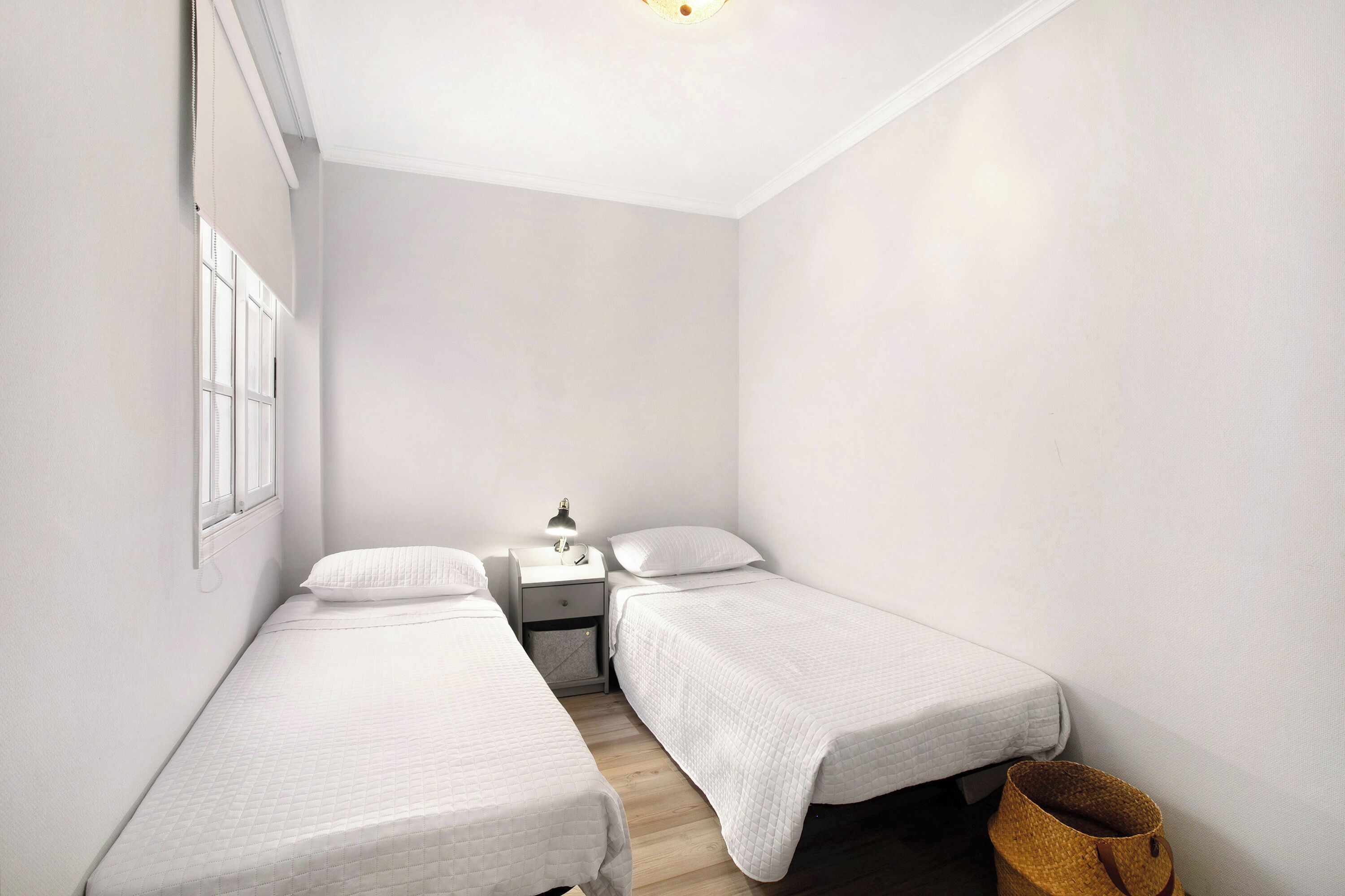 2 室のベッドルーム、アイロン / アイロン台、WiFi (無料)、ベッドシーツ