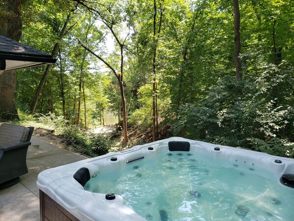 Bañera de hidromasaje al aire libre