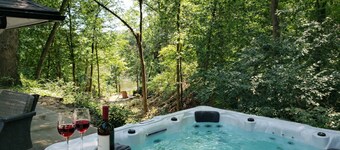 Winter Retreat: Hot Tub, Fire Place 5 Beds Near ND