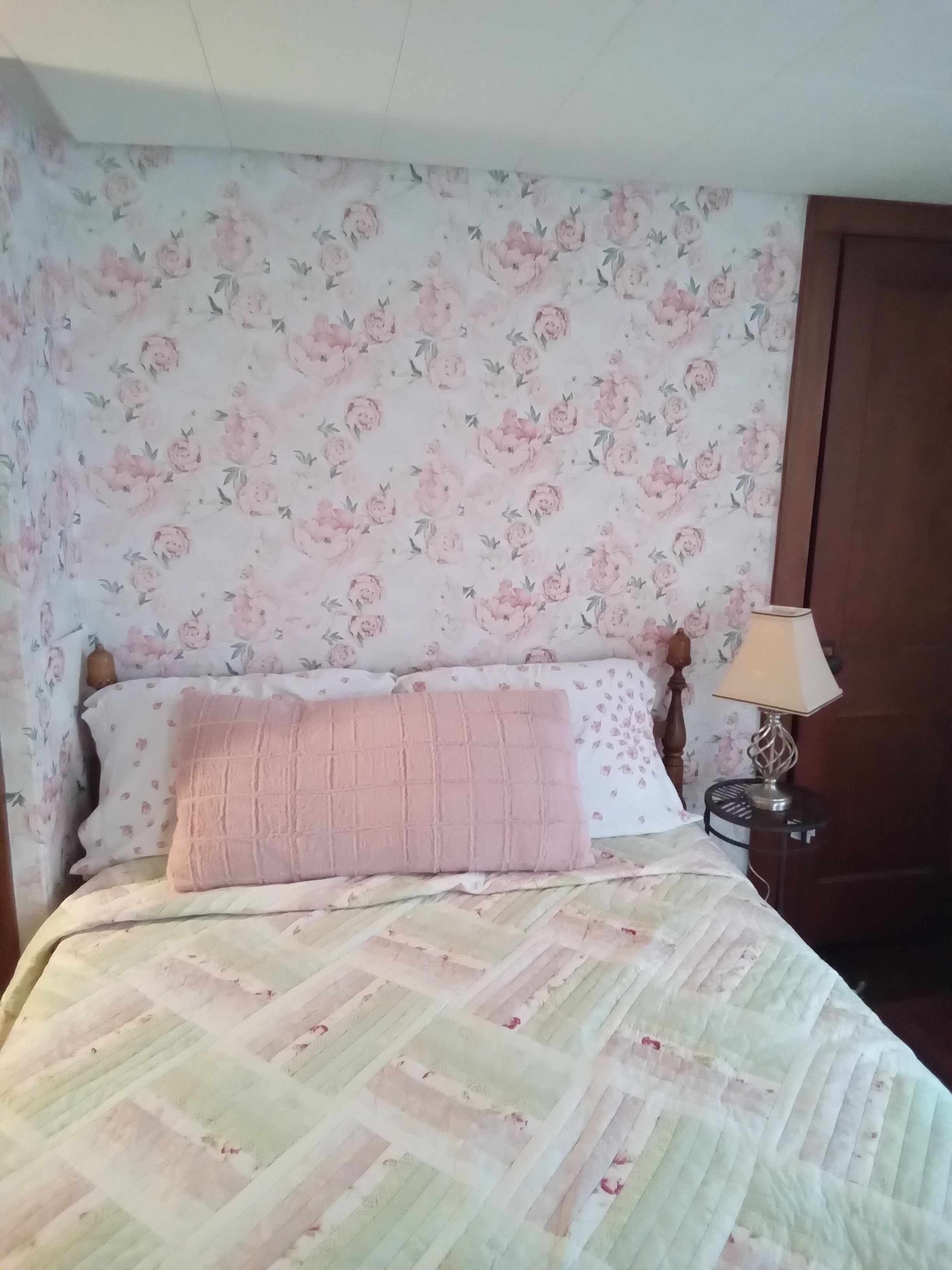 3 sovrum, skrivbord, strykjärn/strykbräda och resesäng