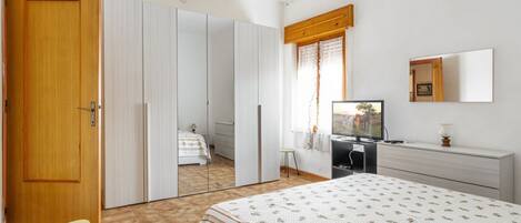 3 chambres, bureau, fer et planche à repasser, accès Internet