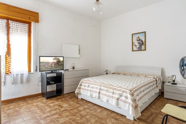 3 chambres, bureau, fer et planche Ă repasser, accĂšs Ă Internet