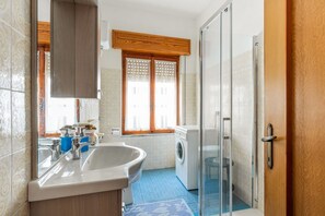 Dusj, hårføner og bidé