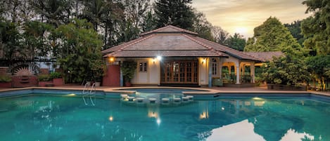 10 kolam renang terbuka