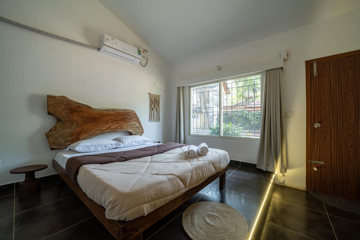 Daffodil - Premium Room | Free WiFi