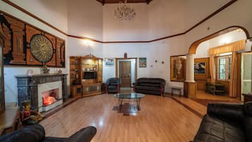 Bougain Villa - Executive Villa | Free WiFi