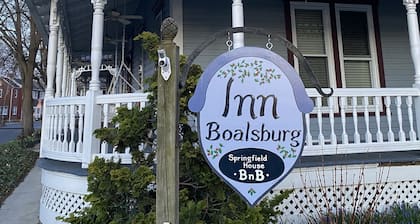 Cozy Carriage House close to PSU within the village of Boalsburg.