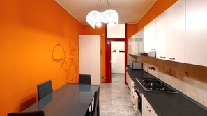 Fridge, microwave, oven, stovetop - Flat - in the centre of Milan, 7 minutes from Central Station (Milano)