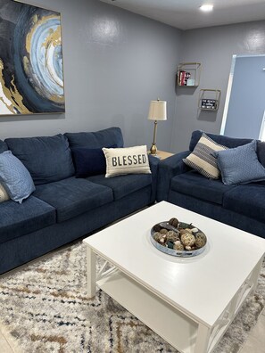 Living area - Blue Oasis Escape, Very Spacious Sleeps 6 W/ Pool, High speed Wi-Fi (Cape Coral)