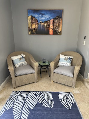 Interior - Blue Oasis Escape, Very Spacious Sleeps 6 W/ Pool, High speed Wi-Fi (Cape Coral)