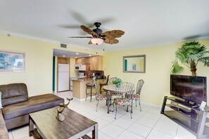 TV, ping pong - 🌅 South Beach Condo #204  Gulf Front Serenity for Two to Four (Treasure Island)