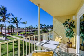 Property grounds - 🌅 South Beach Condo #204  Gulf Front Serenity for Two to Four (Treasure Island)