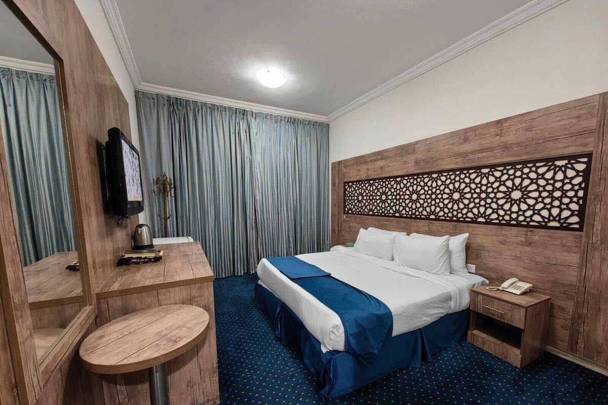 Basic Double Room, 2 Single Beds, Private Bathroom, City View