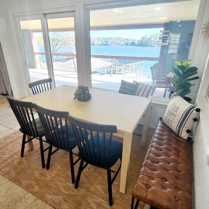 Dining - Lake Hamilton-Lakefront Retreat w/ huge SwimSpa and private boat dock & ramp!  (Hot Springs)