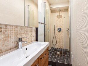 Shower, towels